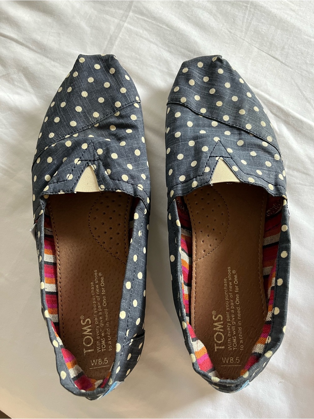 TOMS Classic Navy Blue Canvas Alpargata Flats - Women’s Size 8.